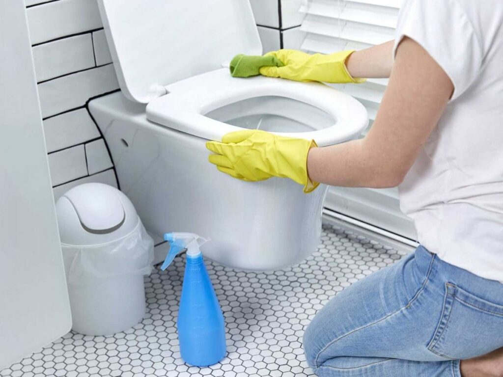 khử mùi sau khi thông tắc bồn cầu