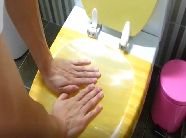 Sử Dụng Miếng Dán Để Xử Lý Bồn Cầu Nghẹt