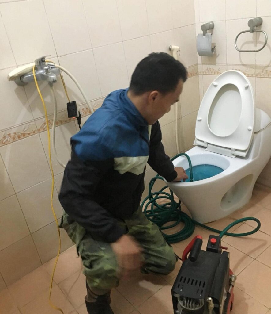 Cách hút hầm cầu an toàn tại nhà
