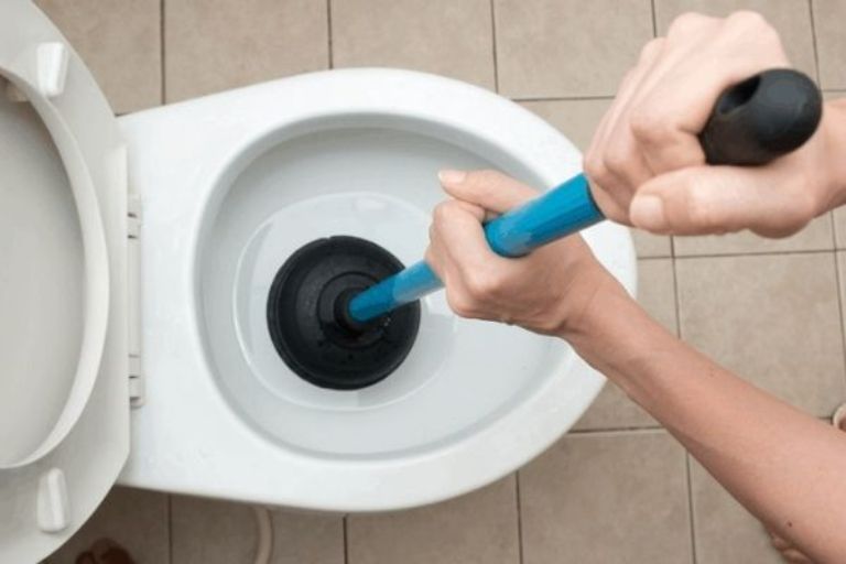 Cách hút hầm cầu an toàn tại nhà