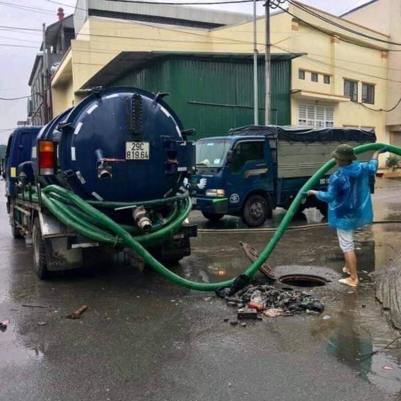 Nhu cầu hút hầm cầu tại Phường Phú Định ngày càng tăng cao do mật độ dân cư đông đúc