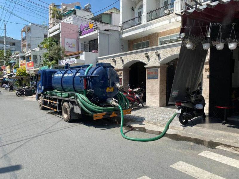Lợi ích khi chọn dịch vụ hút hầm cầu của Hai Ngọc là phục vụ 24 giờ tận tâm và giá cả hợp lý
