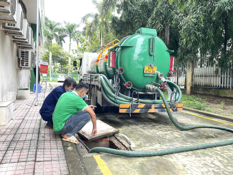 Lợi ích khi chọn dịch vụ hút hầm cầu của Hai Ngọc là phục vụ 24 giờ tận tâm và giá cả hợp lý